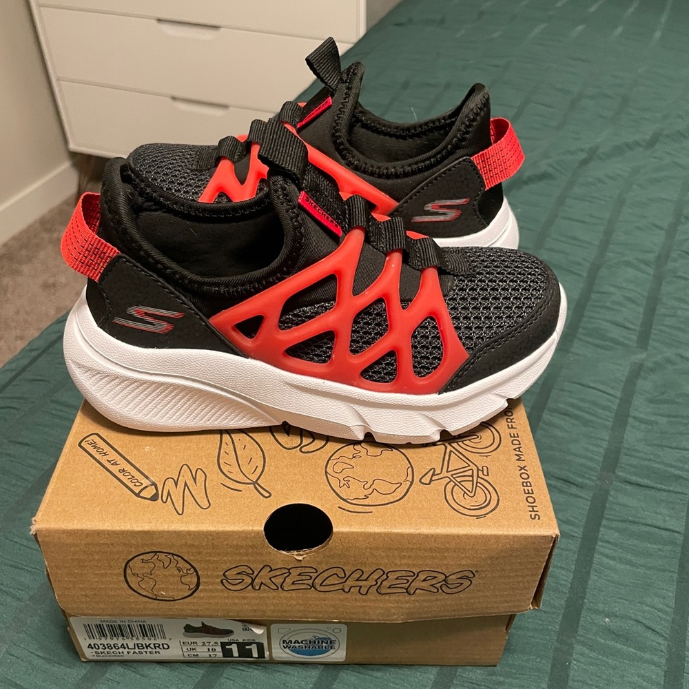 Boys Sketchers Sneakers NWT
